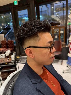 ルドローブラントオオサカ(LUDLOW BLUNT Osaka) 【LUDLOW　BLUNT】フェードカット　バーバーヘア　メンズパーマ