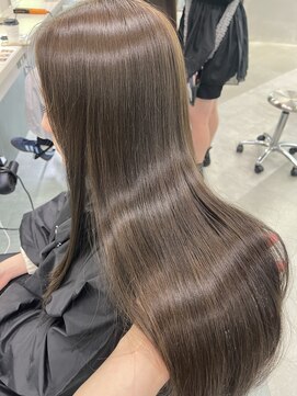 リリー(Lilley) オリーブベージュ×小顔レイヤー×韓国風巻き×髪質改善