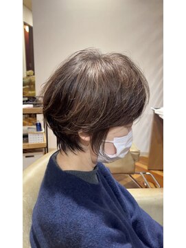 ドゥワドフェパッソ(Doigt de fee passo) 白髪ぼかし×くびれショート