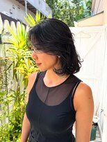 アデ オモテサンドウ(ade omotesando) 人気のレイヤーボブと暗めのカラーで作るエレガント黒髪スタイル