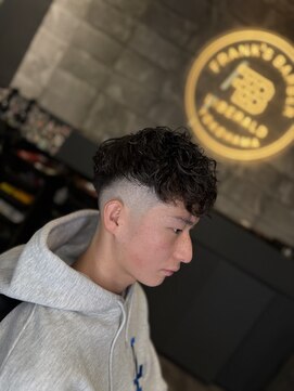 MEN’S HAIR/スペインカール/ミドルフェード　ST