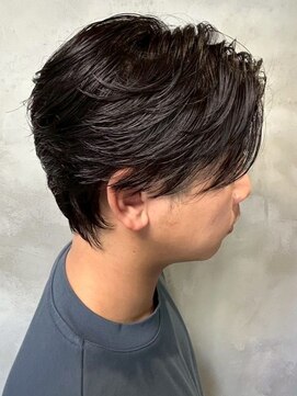 ディスイズバーバーサード(THIS IS BARBER 3rd) 毛流れパーマ 黒髪 マッシュ センターパート 束感 ショート