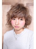 くしゅくしゅパーマ×アッシュベージュ×ショート