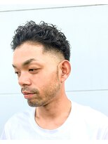 サンディーズバーバーショップ(Sandees)&nbsp;ワイルドツーブロック スパイラル フェード