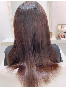 ウーロス(uros.) ツヤサラストレート