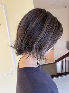 チュラリナータ(CHURA Rinarta) バレイヤージュの外ハネヘア