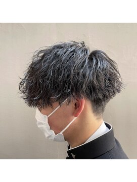 クロー(CROW) 刈り上げマッシュ × 波巻きパーマ