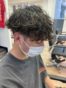 ウェイビーエフティフィフス 横浜西口(WAVEY ft.fifth) 波巻きスパイラルパーマツーブロックツイストパーマメンズヘア
