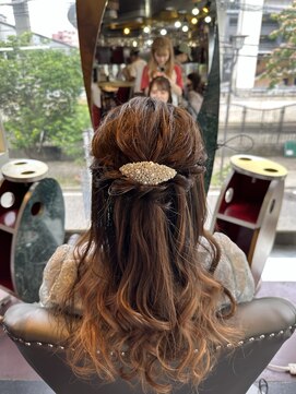 グリッツ (GLITZ) ハーフアップ お呼ばれヘア 結婚式
