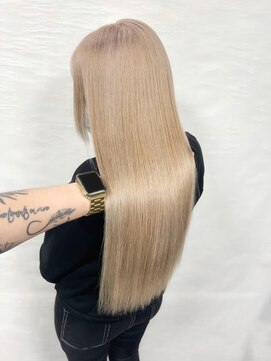 テイス 新宿(TACE) ベージュ[ネビージュ/黒髪/小顔/新宿]