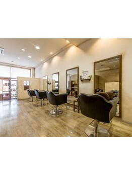 アンティーク調で落ち着ける空間で、日常を忘れるくつろぎのひと時をお過ごしください。