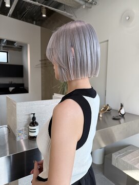 ステン(sten) ハイトーンシルバーカラー切りっぱなしボブ