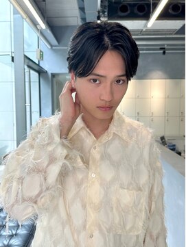 サンバレー(SUNVALLEY) センターパートメンズカット毛流れパーマ