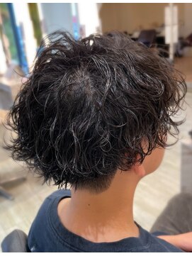 刈り上げマッシュ/波巻きパーマ