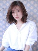 大人ひし形ボブ 抜け感感じるベージュカラー