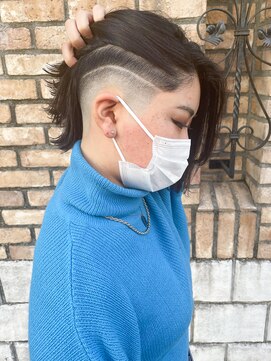 ロイジー(roijir) 【roijir 山岸】スキンフェード女子 刈り上げ女子