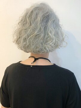 リコ(LIKO) 大人おしゃれなグレイヘア☆パーマ/お手入れ簡単ヘア/ボブ