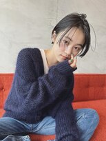 ヒュージ 三軒茶屋(huge)&nbsp;顔周りの遊びが可愛い長めボブ_カーキグレージュフェザーバング