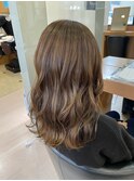 ベージュ