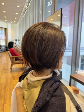 ショートボブ
