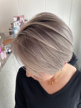 メンズサロン キング 梅田店(Men’s salon K!ng) ホワイトメッシュ/ツイスト/ツイスパ/パーマ/メンズ/眉毛