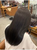透明感グレージュ×ストレートロング/酸熱トリートメント