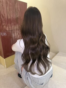 透明感ゆるウェーブ×くびれロング