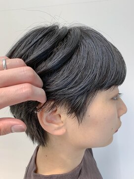 テトヘアー(teto hair) short(マッシュショート、ハイライト、ネイビー)