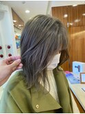 オリーブベージュ
