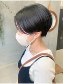 ハンサムショート、暗髪、センターパート、中性ショート