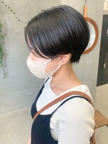 テトヘアー(teto hair) ハンサムショート、暗髪、センターパート、中性ショート