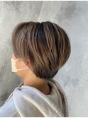 ショートボブ/センターパート/ツヤ髪/グラデーション/イヤリング