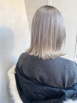 イルウィ(irwi)&nbsp;【ブリーチカラー】ホワイトベージュ&シルバーアンブレラカラー