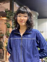 ヘアーアンドメイク ビス(HAIR&MAKE bis) オン眉×低めレイヤーパーマ【中西思実】