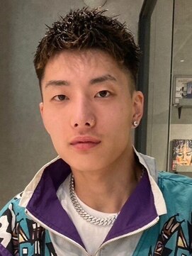 メンズサロン ブロック(Men's Salon bloc) ベリーショート 刈り上げ メンズカット アップバング 束感 黒髪