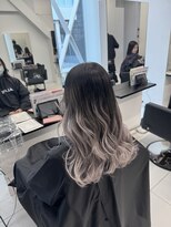 アライブ キチジョウジ(ALIVE Kichijoji) ホワイトグレーバレイヤージュカラー