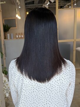 ルーチェ バイ シカマ(LUCE by ∞ SIKAMA) 赤みを抑えた透明感カラー、触れたくなる艶髪ミディアムレイヤー