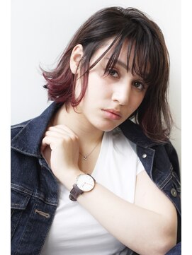 トルネード(TORNADO) 外ハネインナーカラーボブ