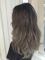 エイミー(Aimee)&nbsp;Aimee 町田 グレーグラデーション×ミックスウェーブ