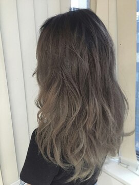 エイミー(Aimee) Aimee 町田 グレーグラデーション×ミックスウェーブ