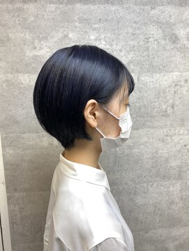 キャラ シャローネ 池袋(Chara Chalone) ネイビーブルー 前下がりショートボブ【池袋/ショート/ボブ】