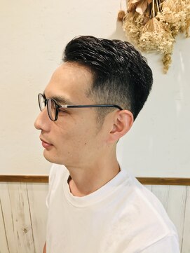 アドゥーノ(adn) バーバー風フェードスタイル