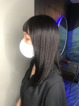 ラズリー(Lazliy) 黒髪ツヤツヤオン眉スタイル