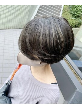 シャインヘア モカ 新宿(Shine hair mocha) 【新宿】ショートハイライトグレー_メルティカラーくびれヘア