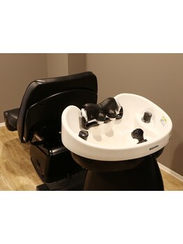 こだわったシャンプースペースは忙しい日々の癒やし空間…。髪も心もリラックス♪仕事帰りやお疲れの方に◎