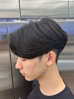 自然な毛流れでラフにキマるセンターパート×ニュアンスパーマ