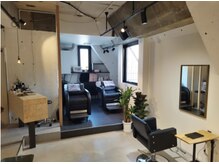 ヘアーサロンアズール(Hair Salon Azure)の雰囲気（内装にこだわったスタイリッシュな空間♪）