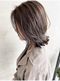 グレージュ×ミディアムレイヤー
