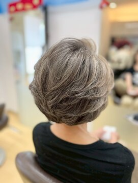 レナークコフレ(LENAHC Coffret) 【白髪も楽しむ♪】大人ショートスタイル