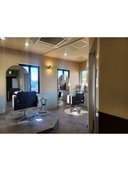 落ち着いた雰囲気の少人数サロン。丁寧な施術で安心できる時間をご提供します。心まで癒される時間に。